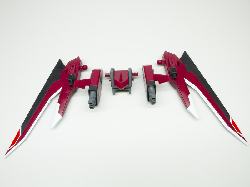 翼を開くとかなりの大きさになる