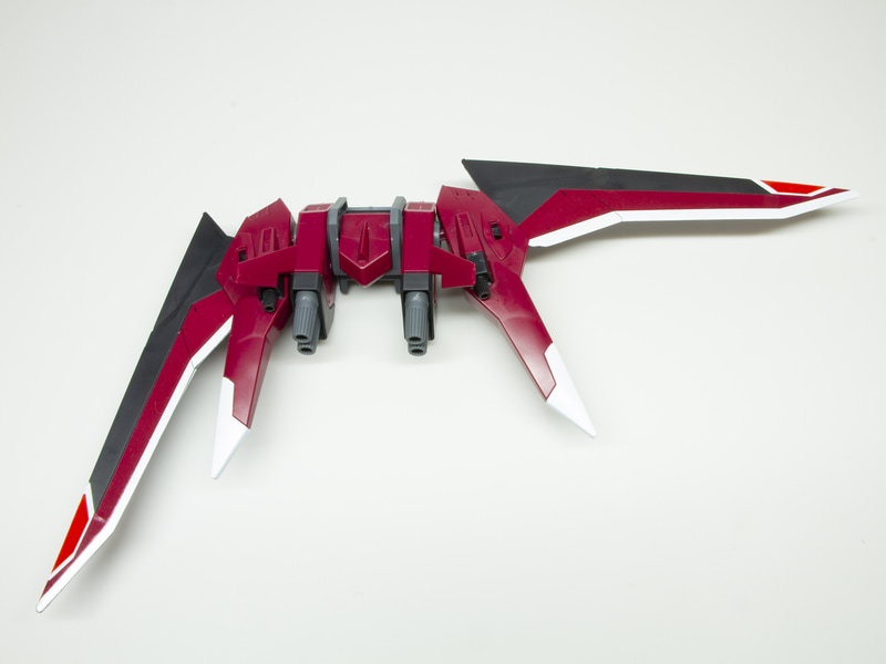 翼を開くとかなりの大きさになる