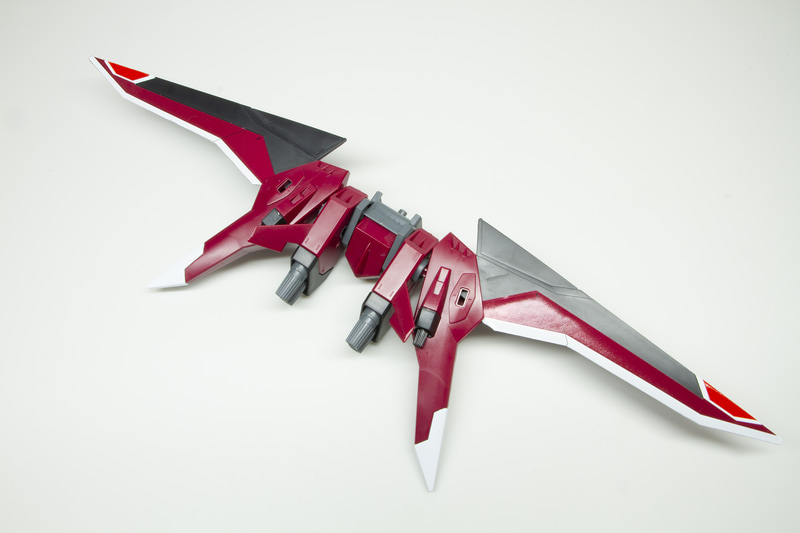 翼を開くとかなりの大きさになる