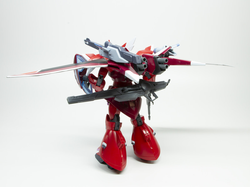 狙撃姿勢を取らせるのは少し難しいが、劇中に近いポージングにできる