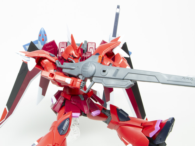 狙撃姿勢を取らせるのは少し難しいが、劇中に近いポージングにできる