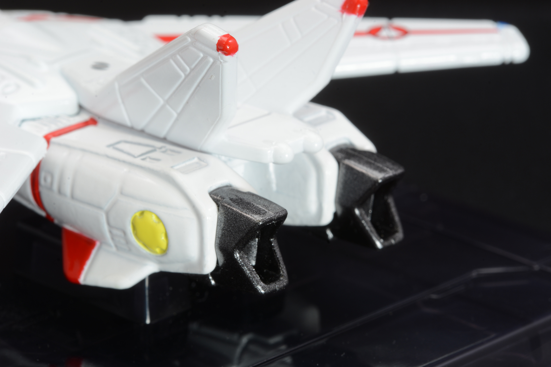 エンジンノズルは黒鉄色に塗られた別パーツで構成されている