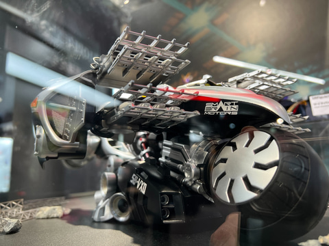 大型バイク「ジェットスライガー」も商品化!？ 「カイザ」の真骨彫版