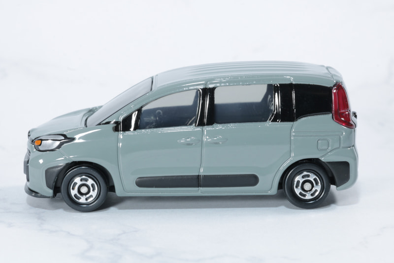 落ち着いた色合いのグレー