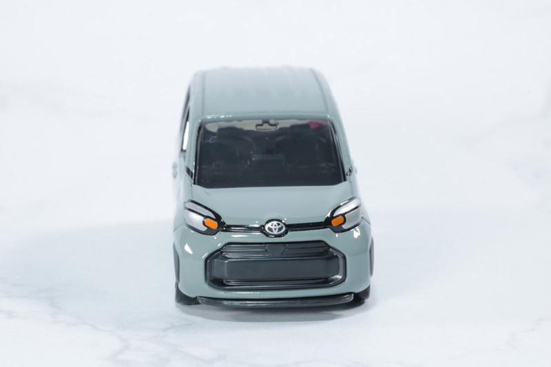 口のようなグリルモールもしっかり造形されてる