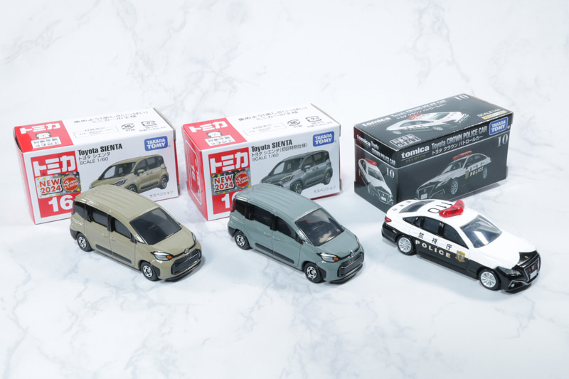 「トミカ No.16 トヨタ シエンタ」通常仕様（カーキ）、初回特別仕様（グレー）「トヨタ クラウン パトロールカー」