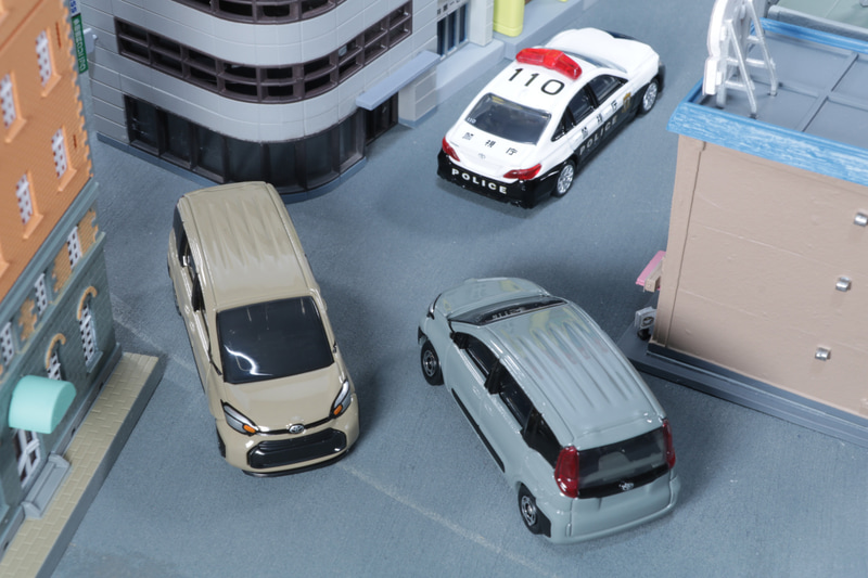 複雑な道もルールを守って走っていく