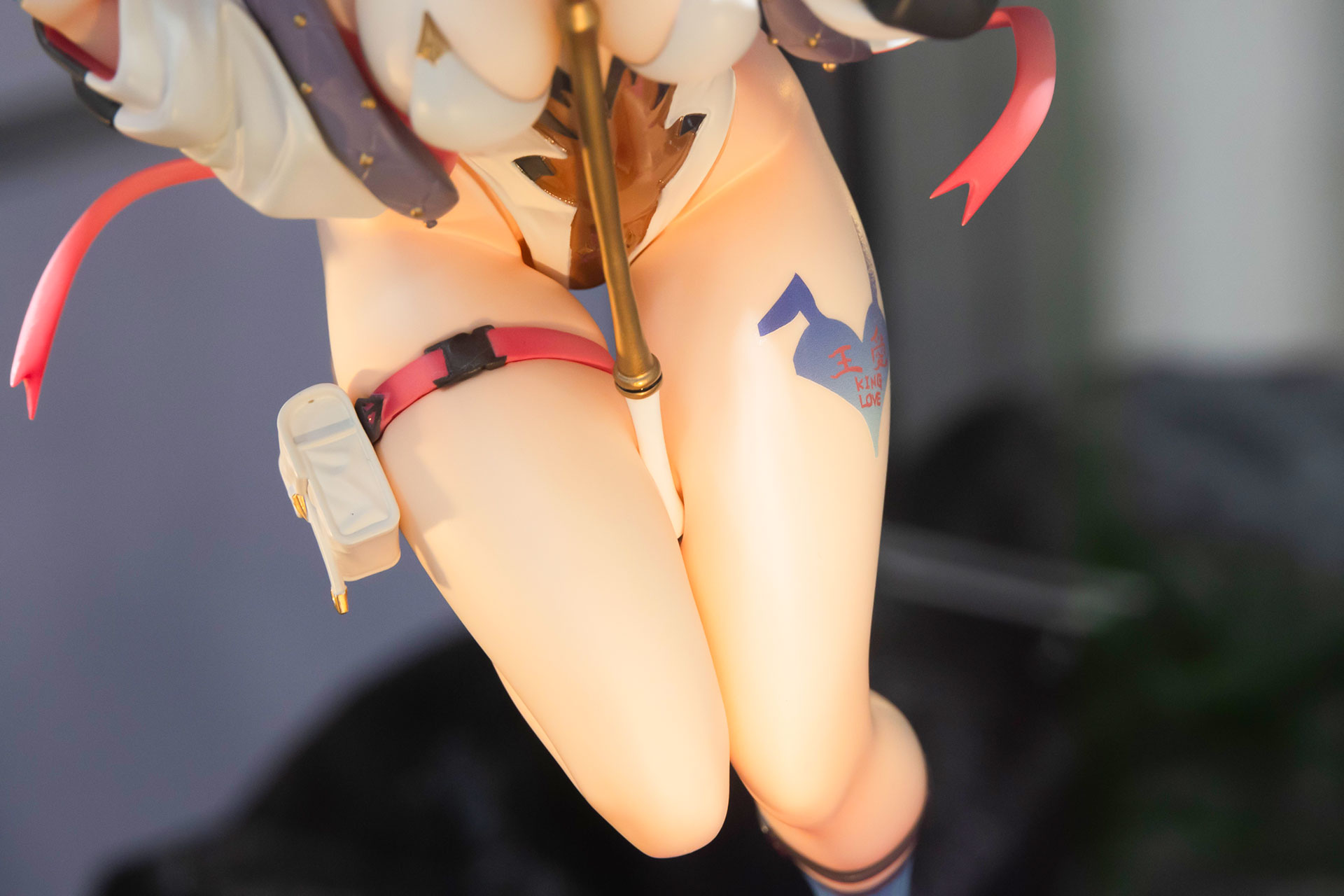 太ももにもマークがプリントされている