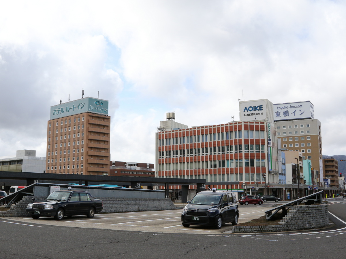 こちらも駅前にはホテル