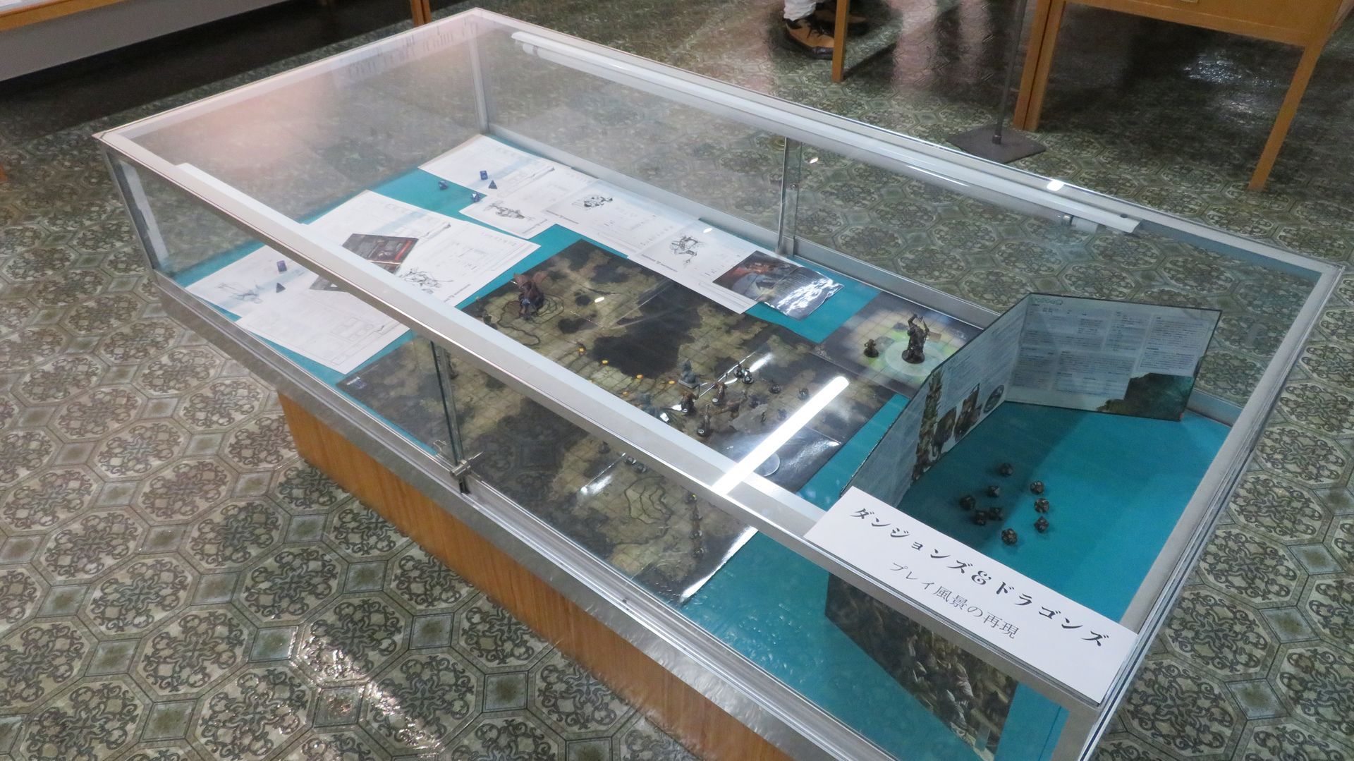 「ダンジョンズ&ドラゴンズ」（ホビージャパン）のプレイ風景を再現した展示コーナー