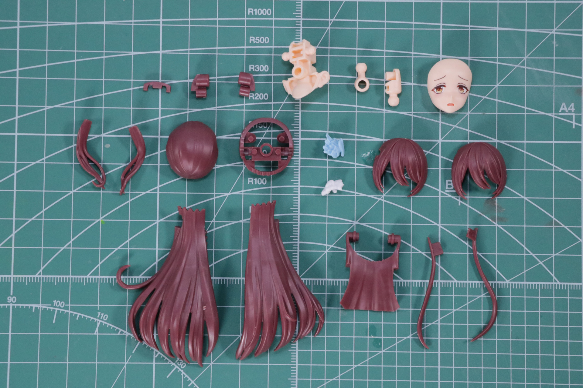 一見すると「30MS 大崎甘奈」と同じに見えるが、組み上げるとその違いがわかるパーツ構成となっている