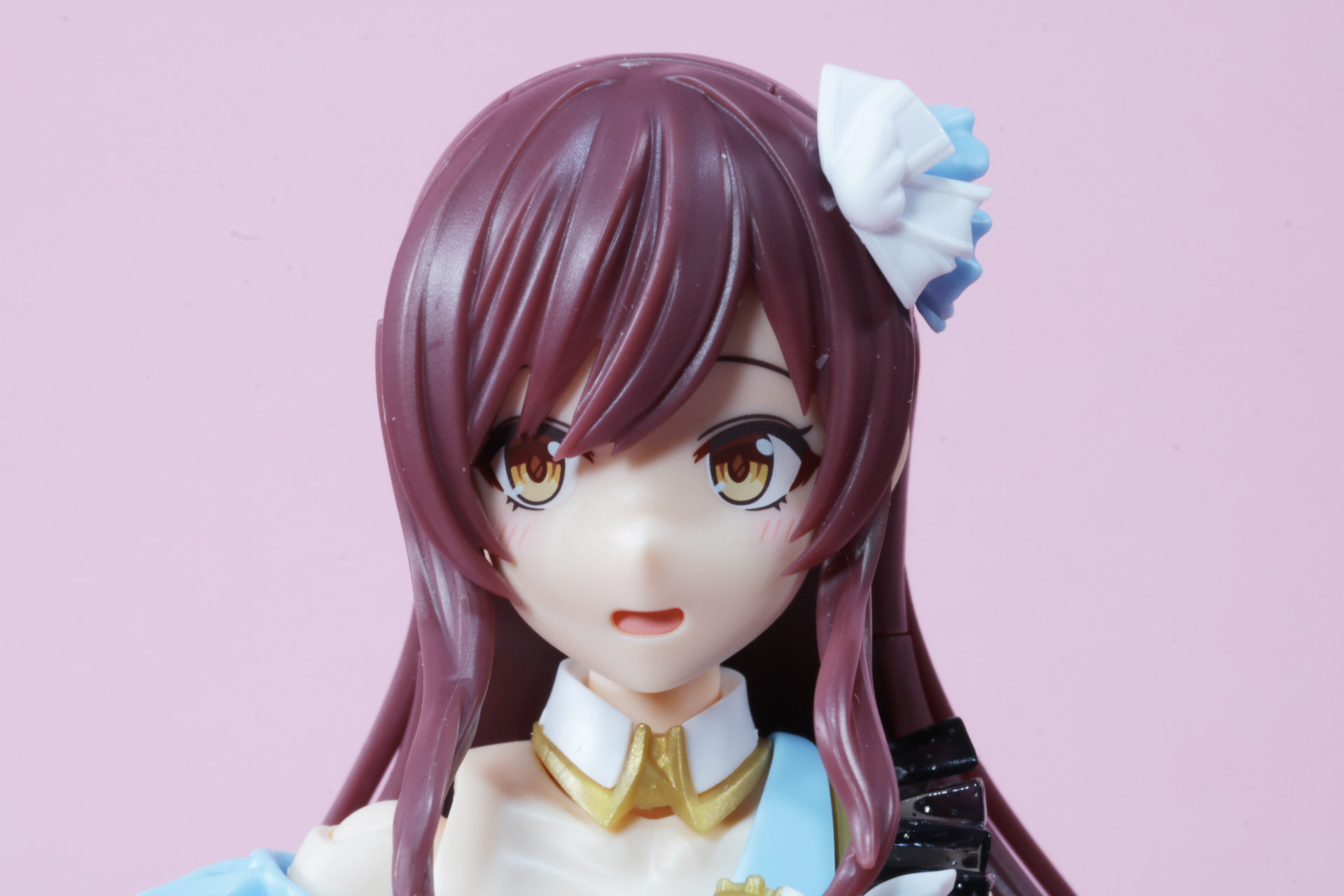 ふとした瞬間に見せるはにかんだ表情