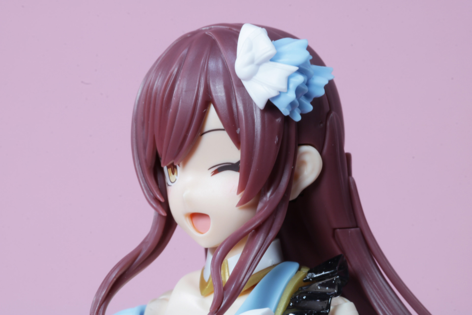 前髪パーツはボリュームのある髪飾りパーツ