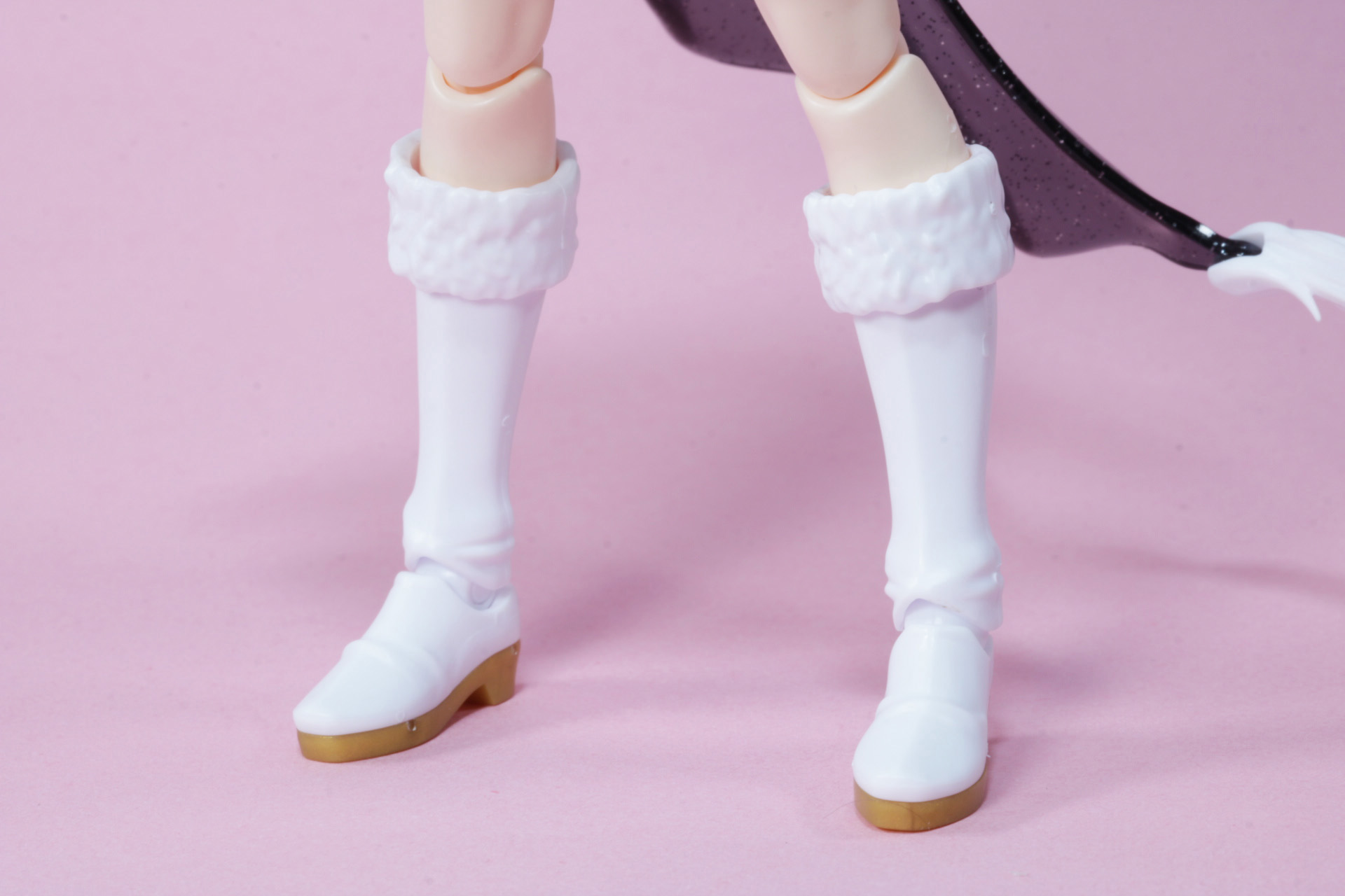 ブーツもしわの造形まで細かく表現されている