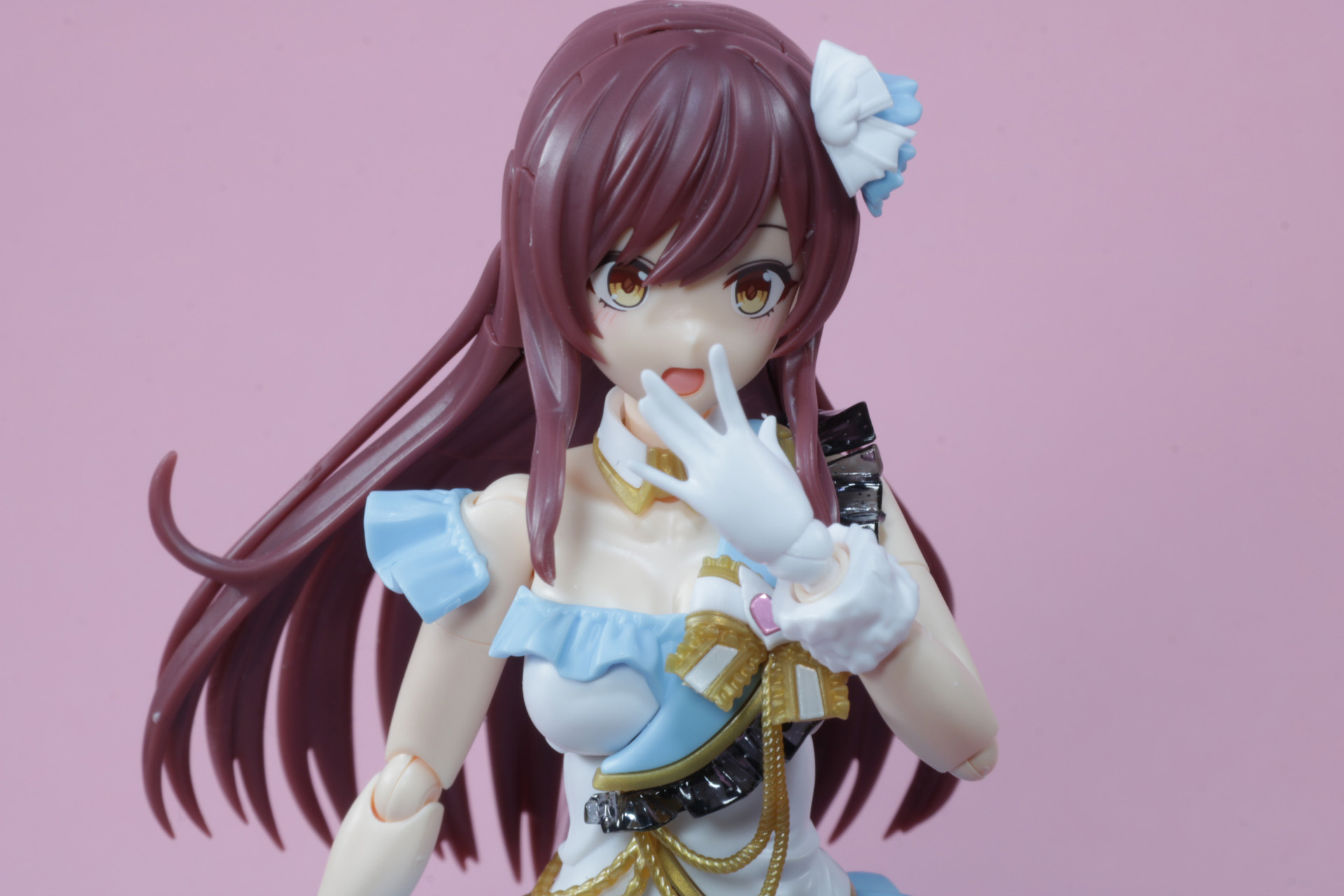 はにかんだ表情によるアピールも