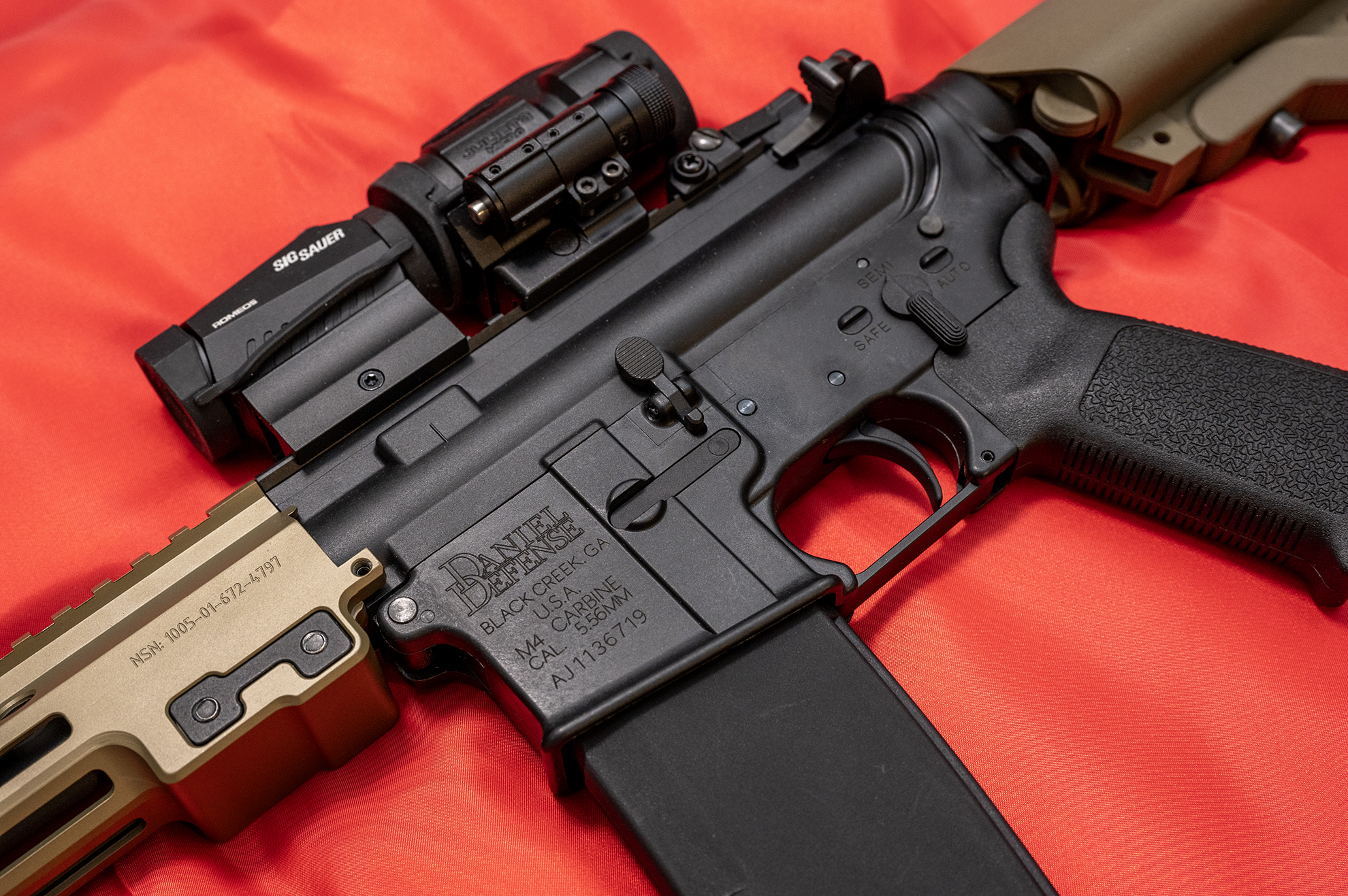 ダニエルディフェンス刻印のロワレシーバーがとても印象的だ