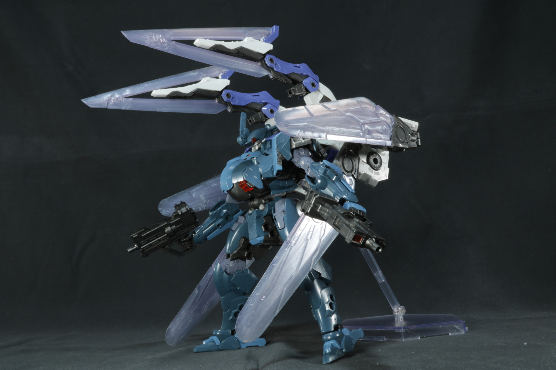 背部を展開して、防御特化型に