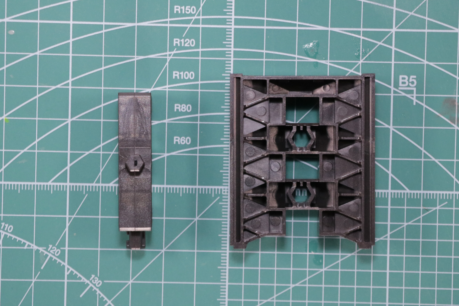 底面に装着するヘキサグラムジョイントを有したパーツ