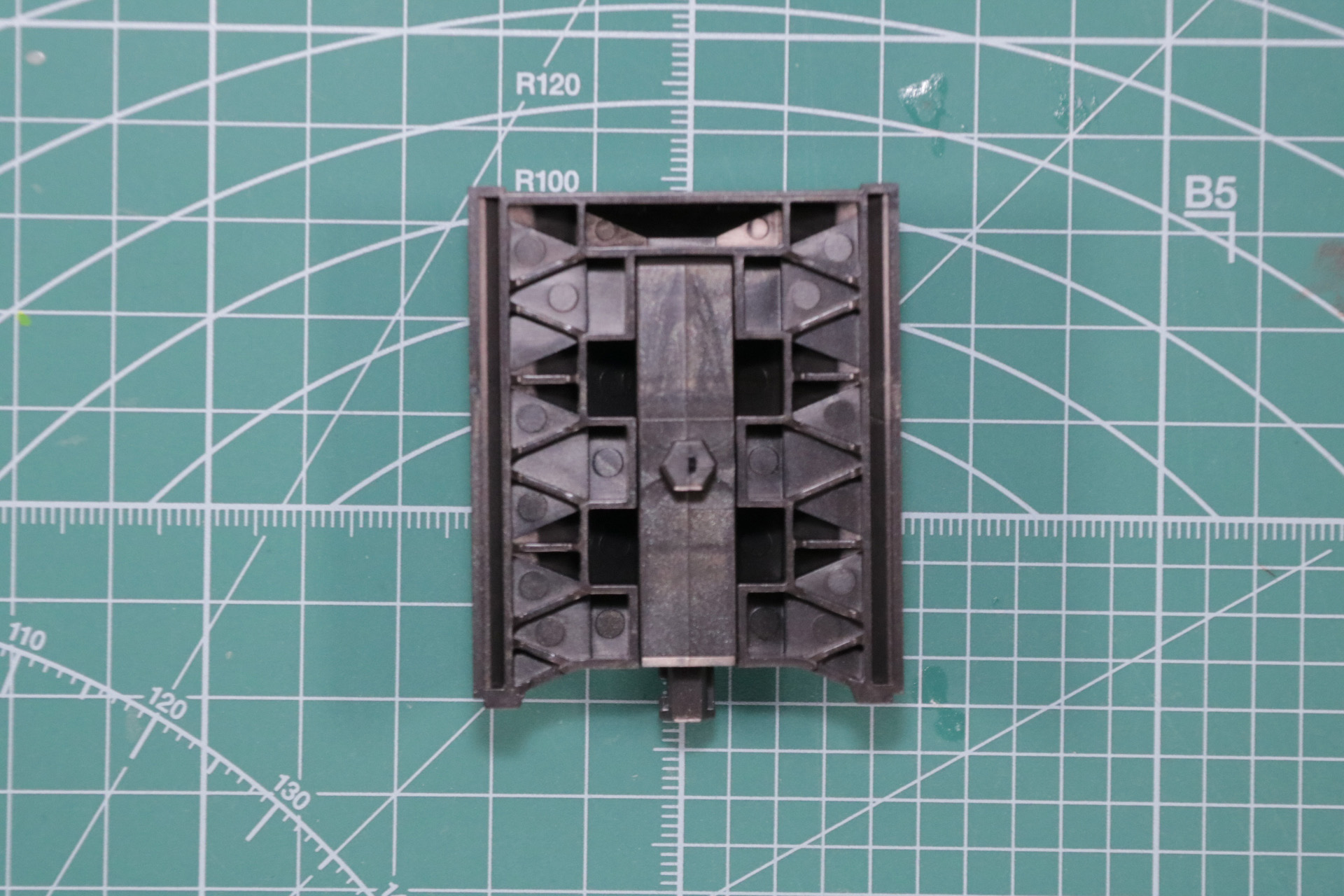 底面に装着するヘキサグラムジョイントを有したパーツ