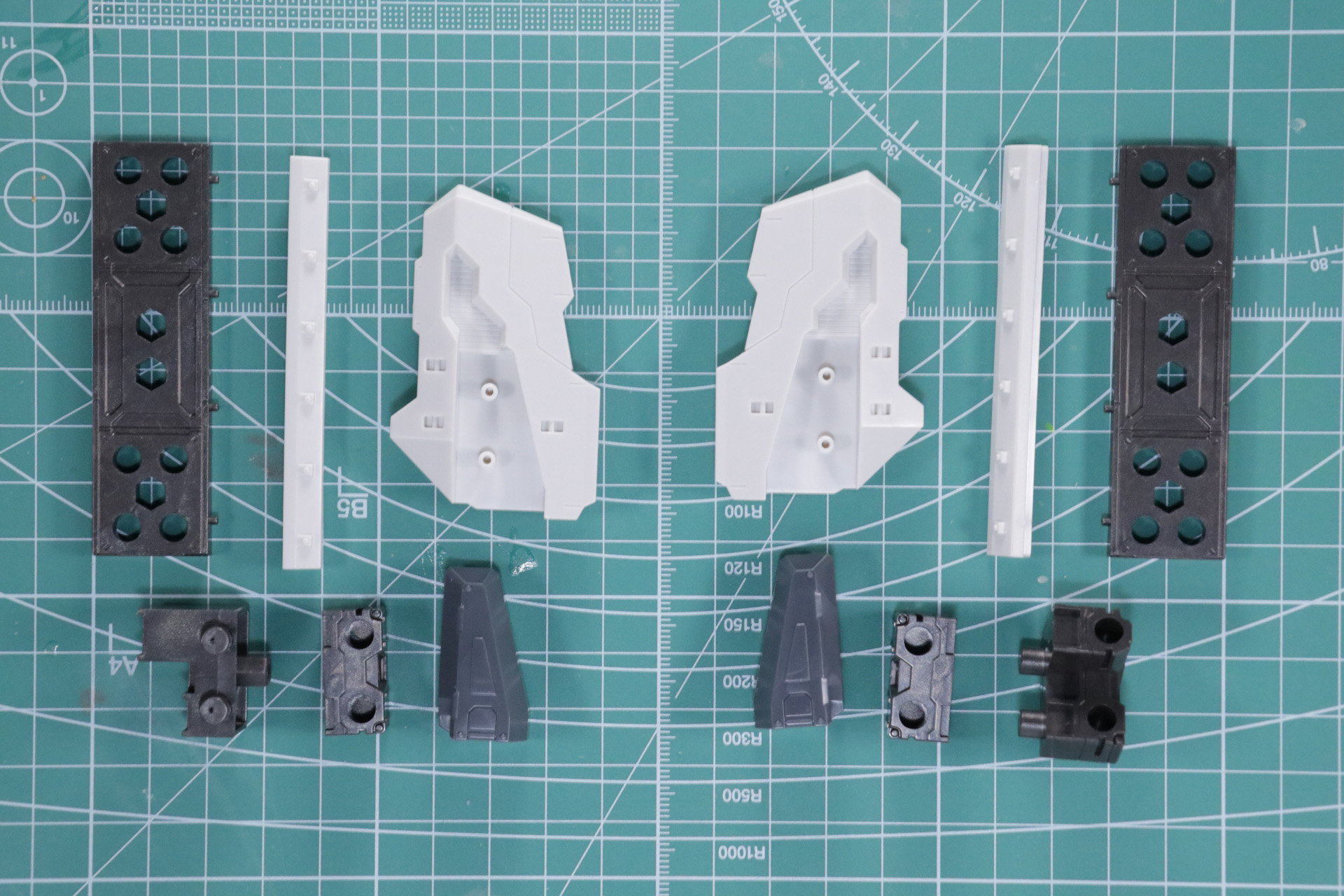 ミサイル側面装甲の組み立て