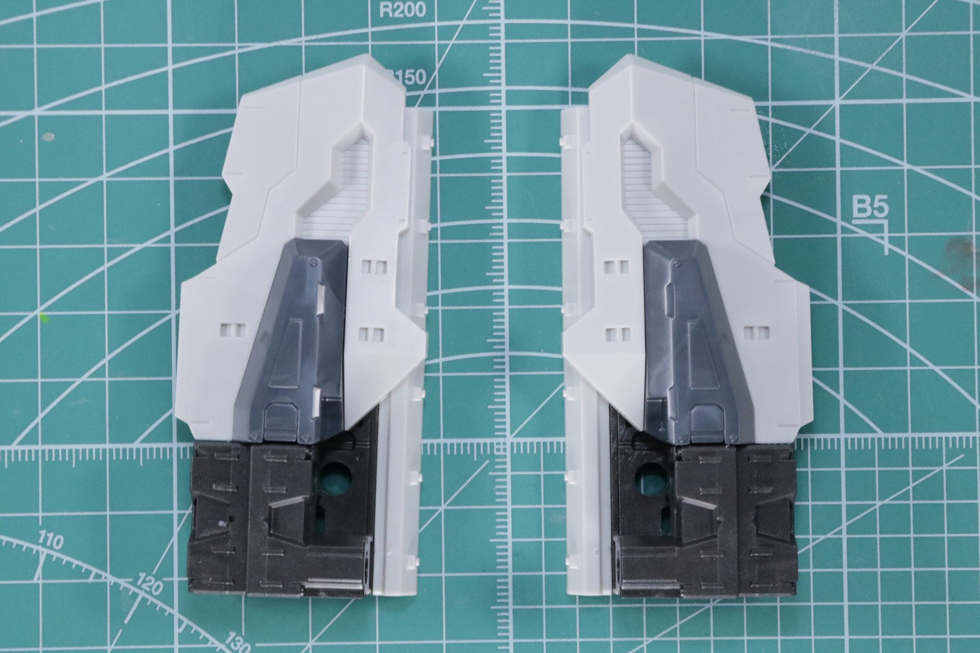 ミサイル側面装甲の組み立て