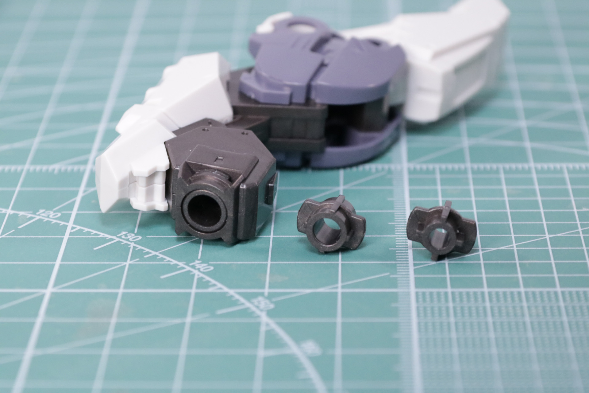 中間ユニットの軸受けは5mm、4mm、3mmを選択して組み立てが可能。「ゲルトルード」では5mm受けを使用