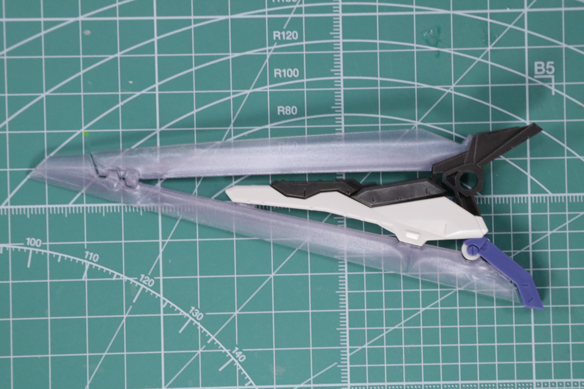 シザースユニットBは基部と2つのブレードで構成