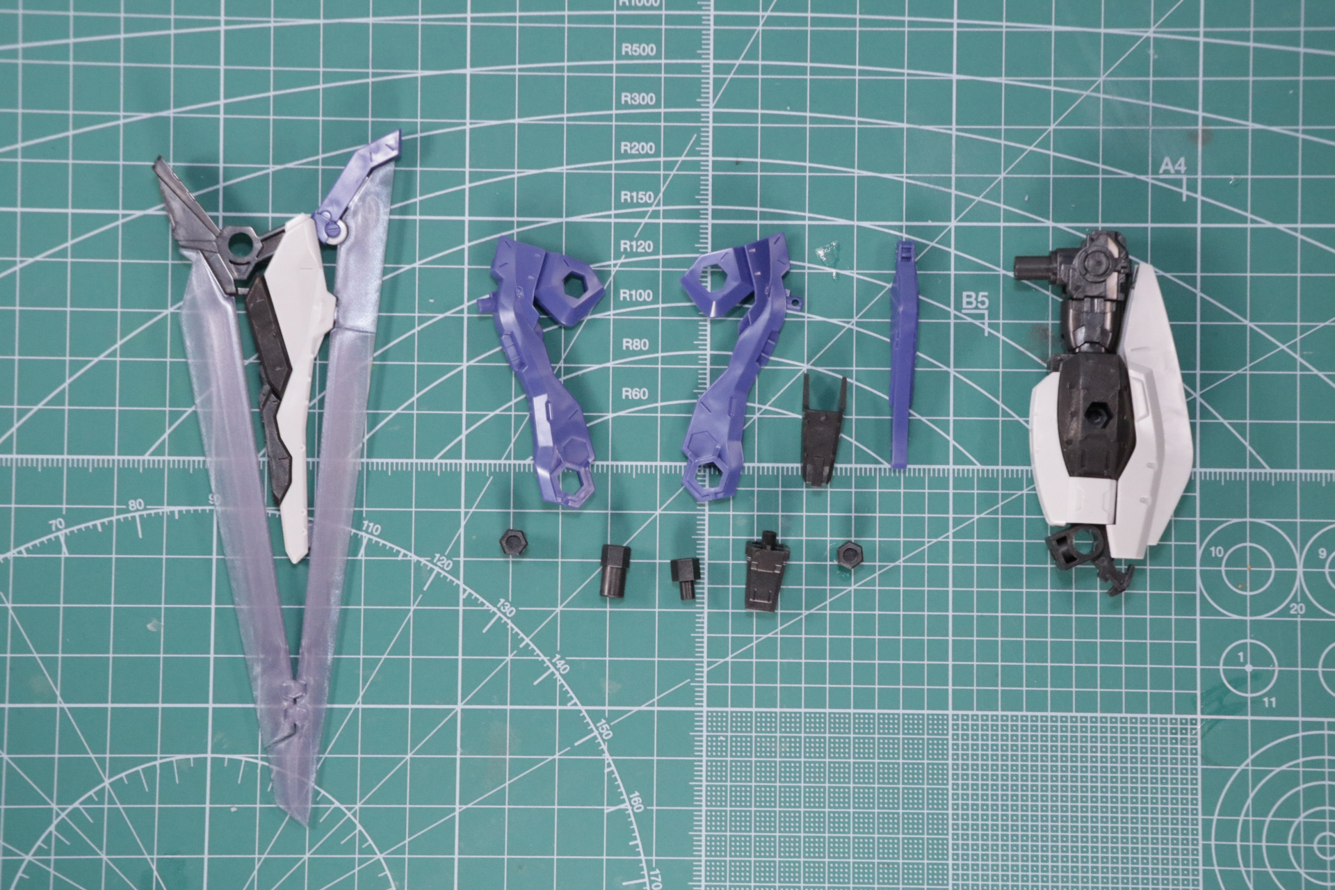 シザースユニットA、Bに他パーツを合わせて組み立て