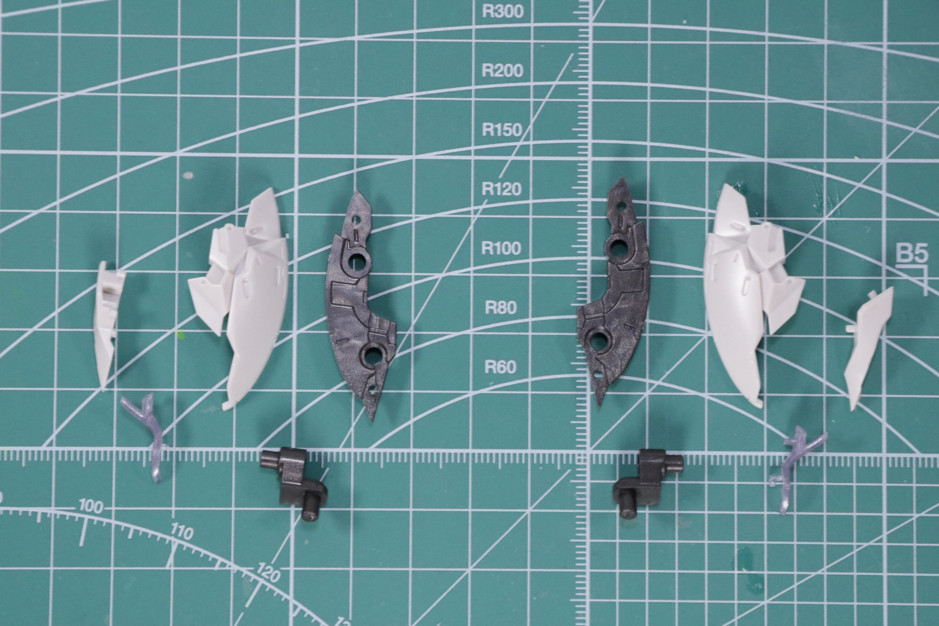 左右のセンサーユニットを組み立て