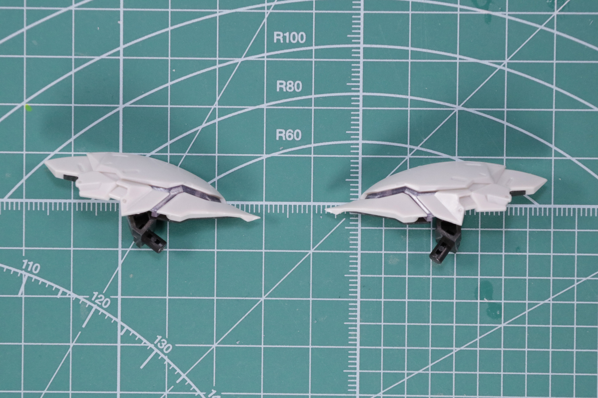 左右のセンサーユニットを組み立て