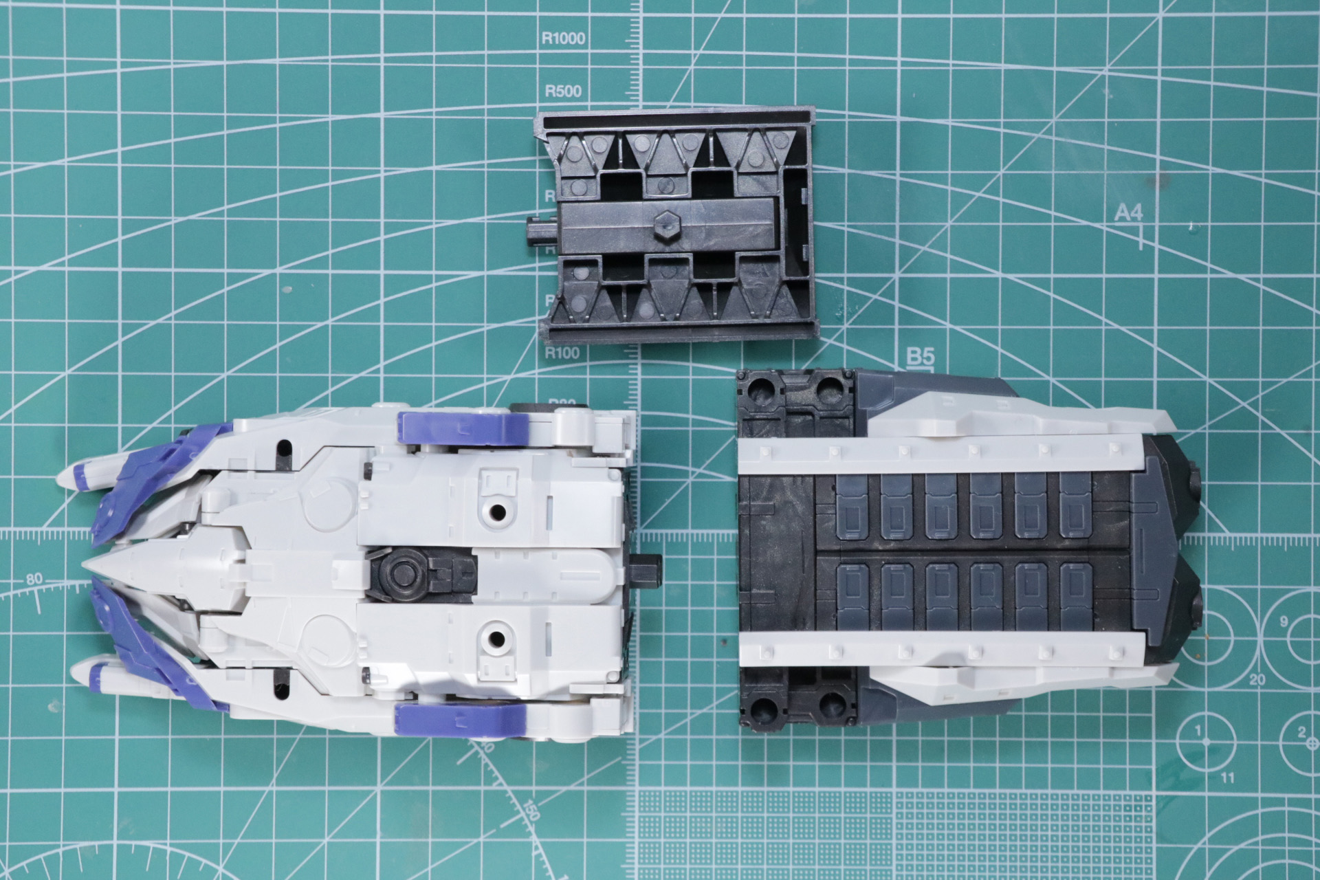 「コックピット」と「マルチロックミサイル」を連結