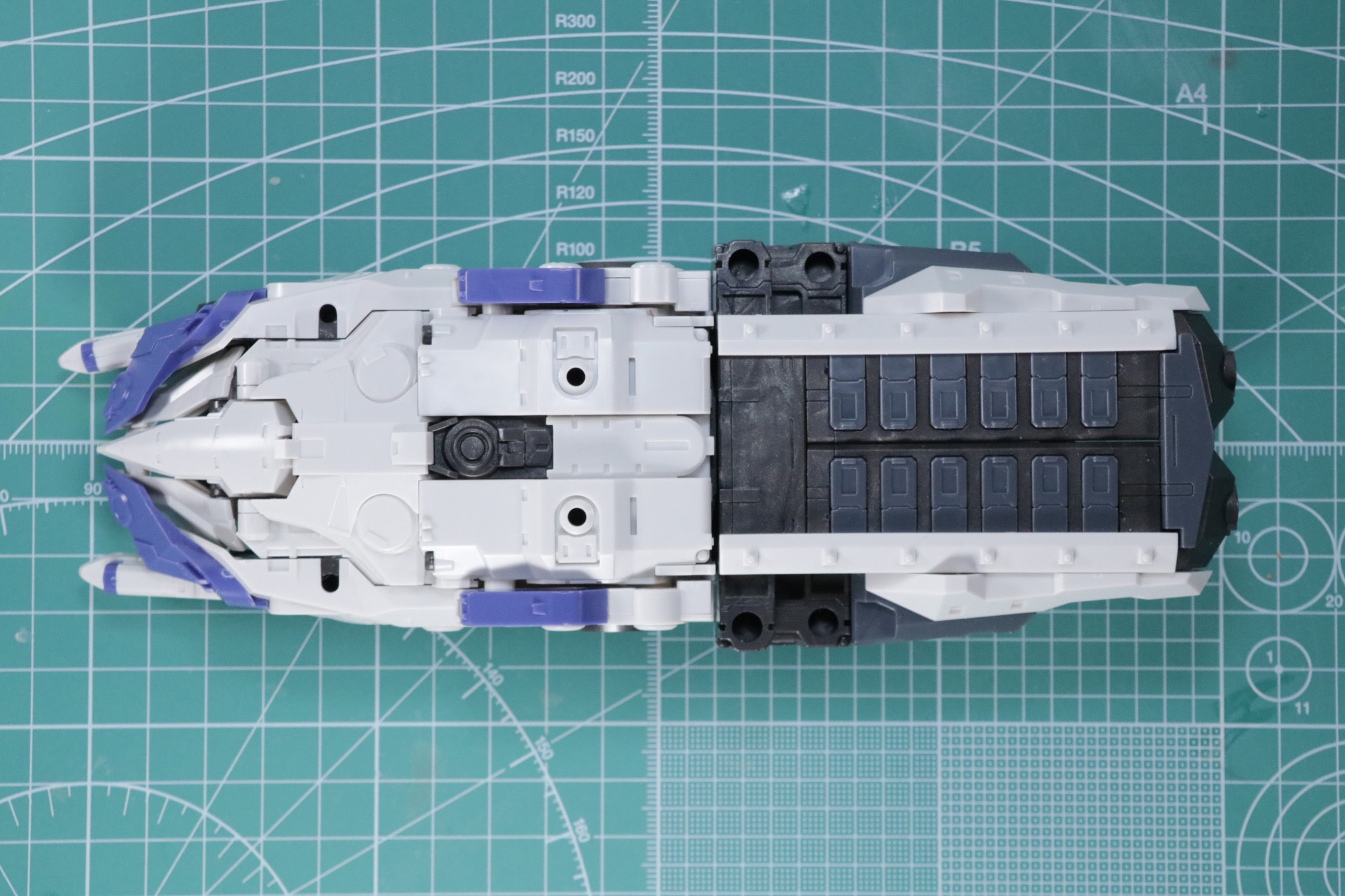 「コックピット」と「マルチロックミサイル」を連結