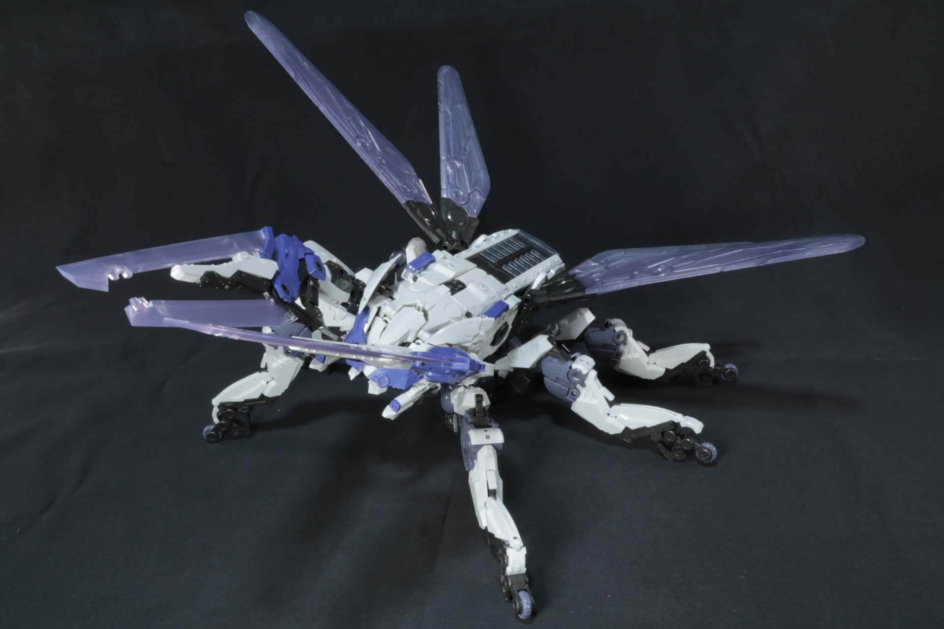 「バイティングシザース」は連結パーツを取りつけて‟トラベリングロック”状態にすることも可能