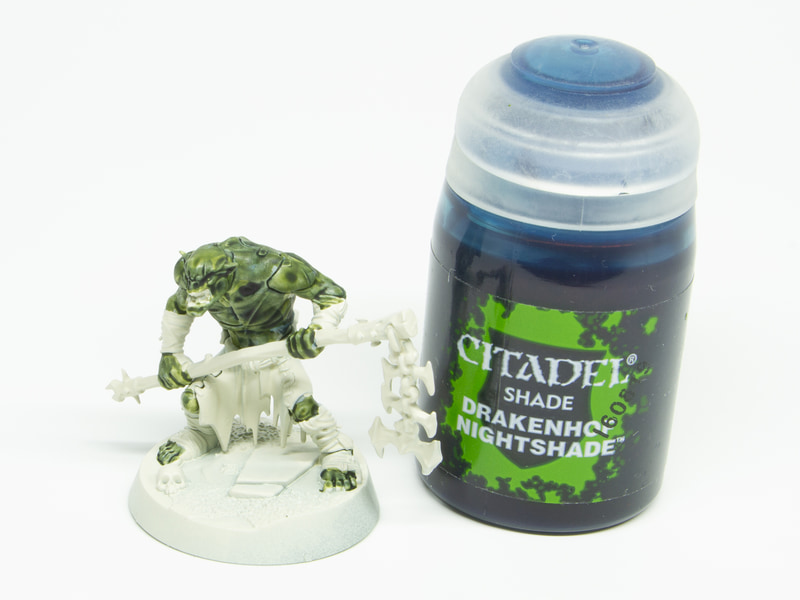 肌をコントラストカラー「ミリタルム・グリーン」とシェードカラー「ドラケンホフ・ナイトシェード」で青緑色に塗る