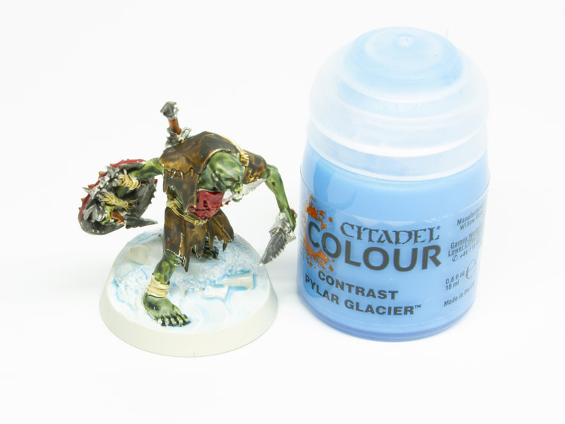 シタデルカラーには「雪と氷」を塗るための色もある。コントラストカラー「パイラー・グレイシャー」をベース全面に流す