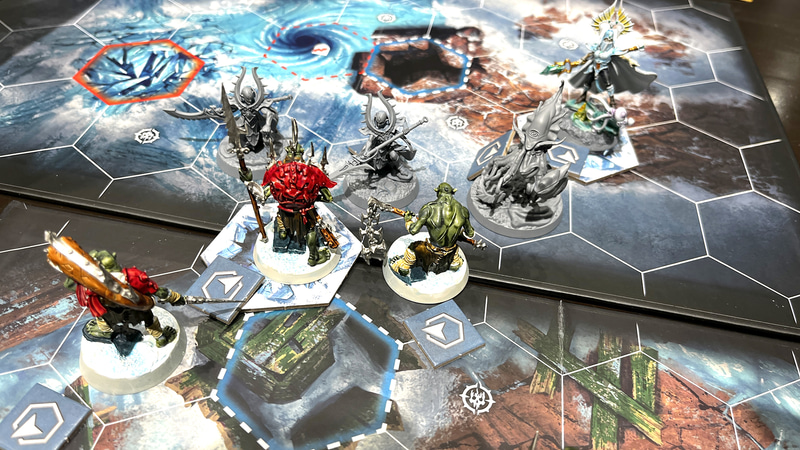 取りあえず相手を倒せば勝利の可能性がある！　と思い、両者移動を行う