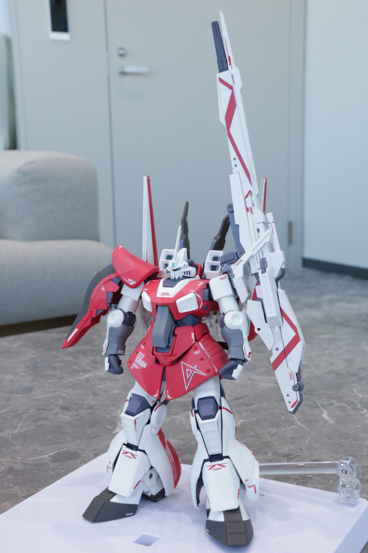 「ガンダム」タイプの頭部を装着した状態