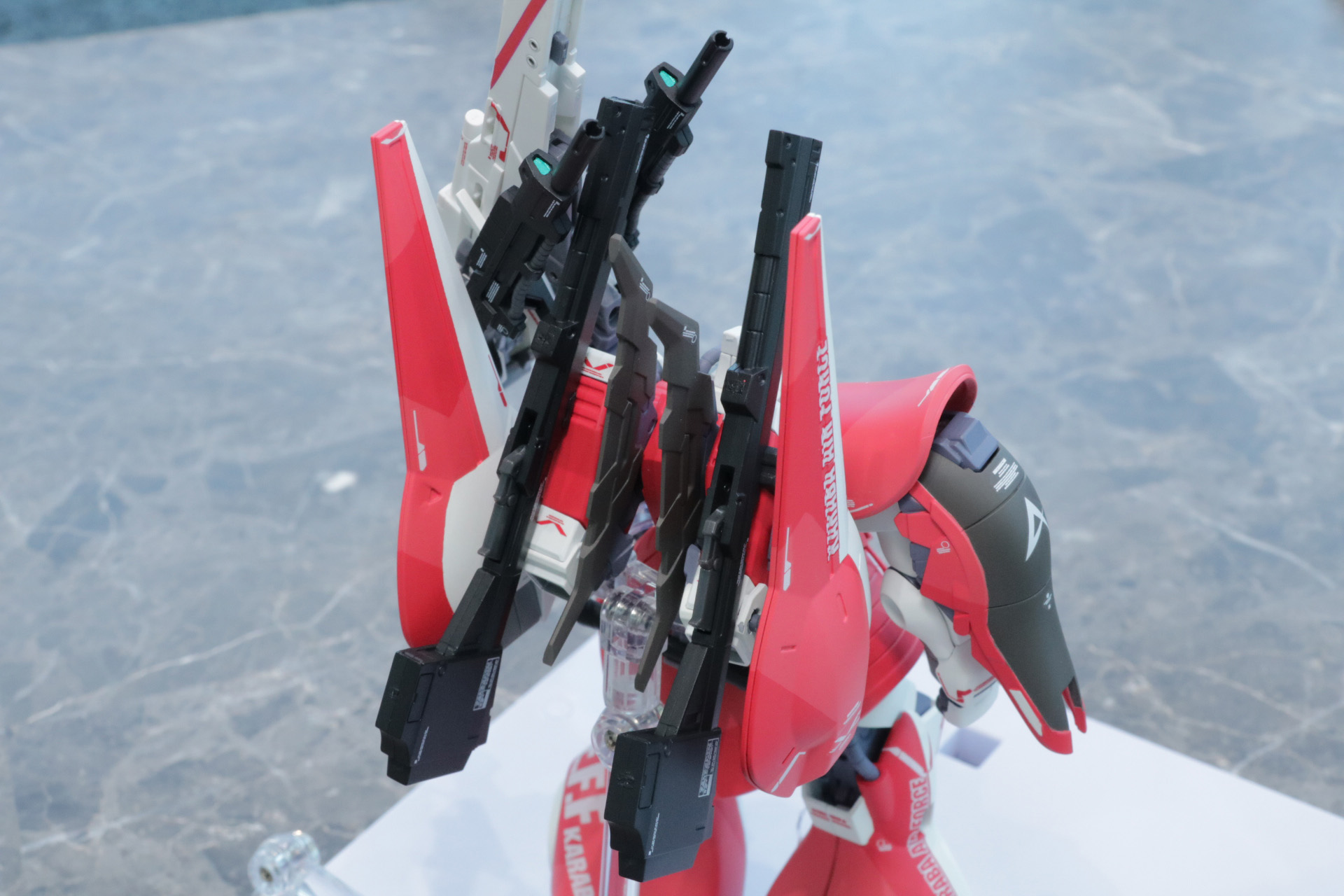 バックパックは新規造形となっている