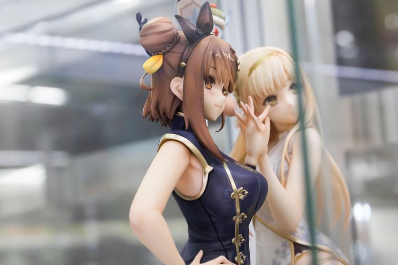 横からだとバストの大きさが際立って見える