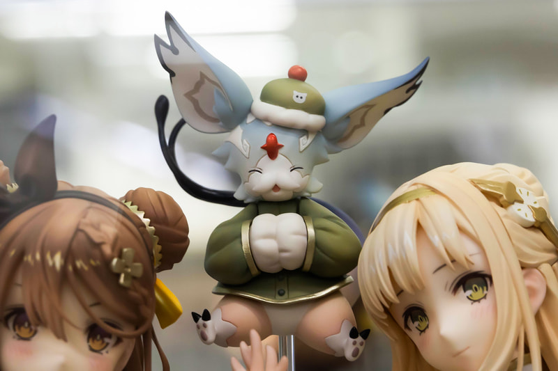 チャイナ服を身にまとったフィーのフィギュアも付属している