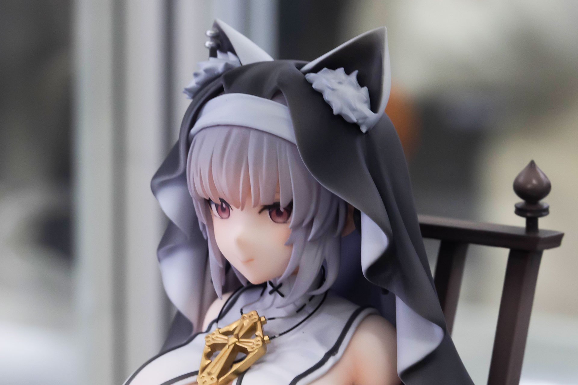 シスター姿ではあるが、猫耳が付いているなどコスプレチックだ