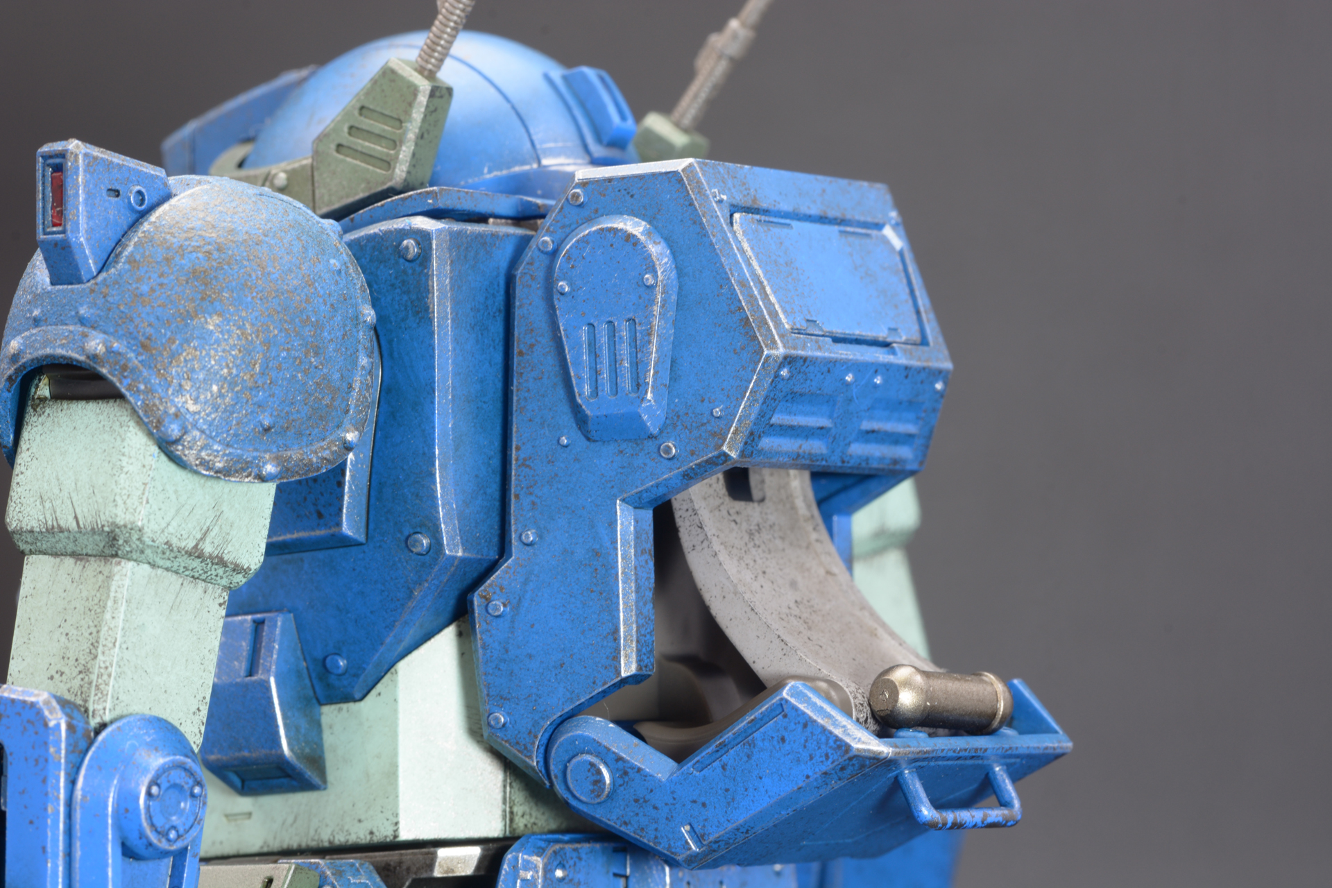 バックパックからは機雷を投下できる