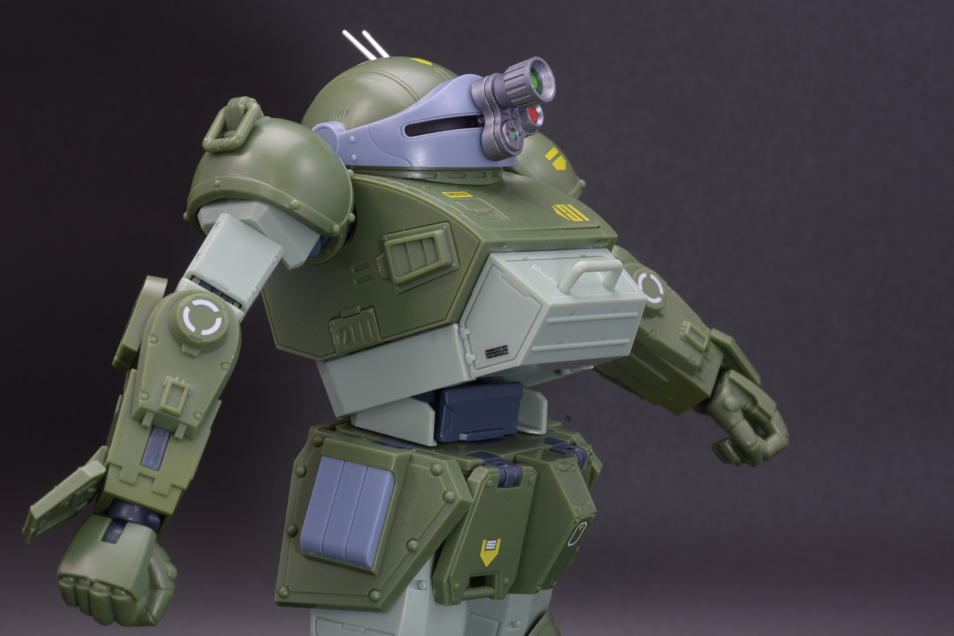 「HI-METAL R スコープドッグ」は胴体の付け根にオリジナル関節が追加されている