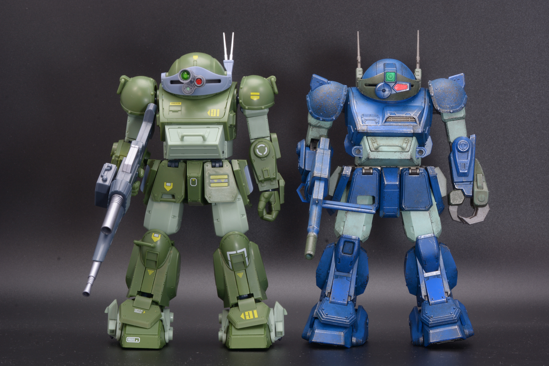 両商品の大きさはほとんど同じ。設定ではスコープドッグは3.804mで、ラビドリードッグは4.137m。一回りラビドリードッグの方が大きなはずなのだ