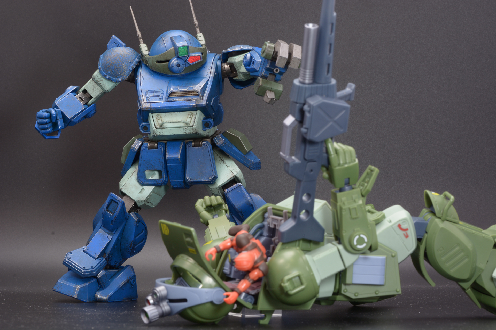 スコープドッグは主役メカであると同時に"やられメカ"でもある。ラビドリーに乗ったキリコに、スコープドッグに乗った兵士達が蹴散らされるイメージで撮影した