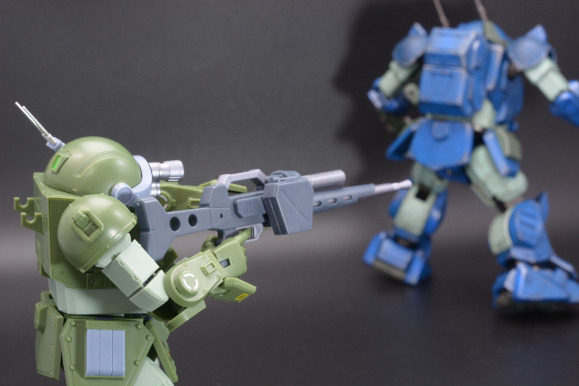 スコープドッグは主役メカであると同時に"やられメカ"でもある。ラビドリーに乗ったキリコに、スコープドッグに乗った兵士達が蹴散らされるイメージで撮影した