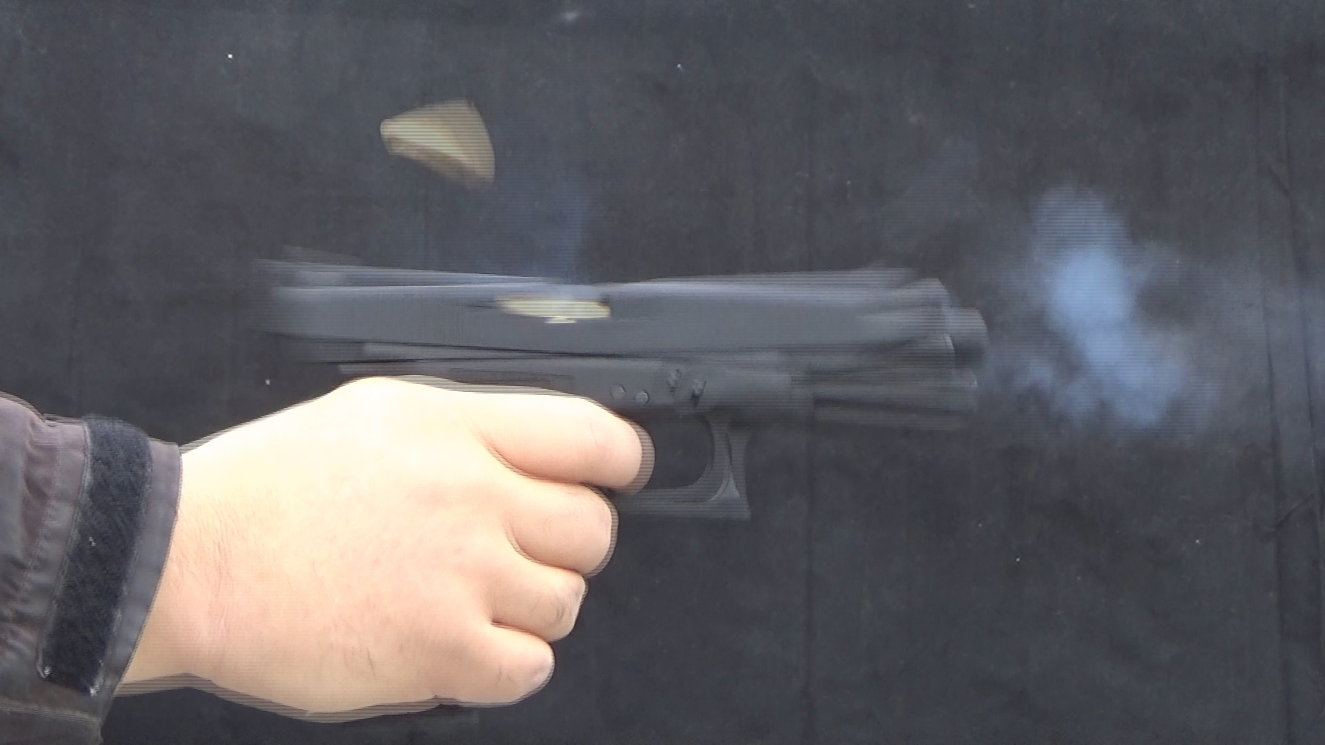 銃弾を発射した反動でスライドを動かし、排莢と次弾の装填を行うブローバック。画像はタナカのモデルガン「GLOCK 17 3rd HW “Evolution2改”」