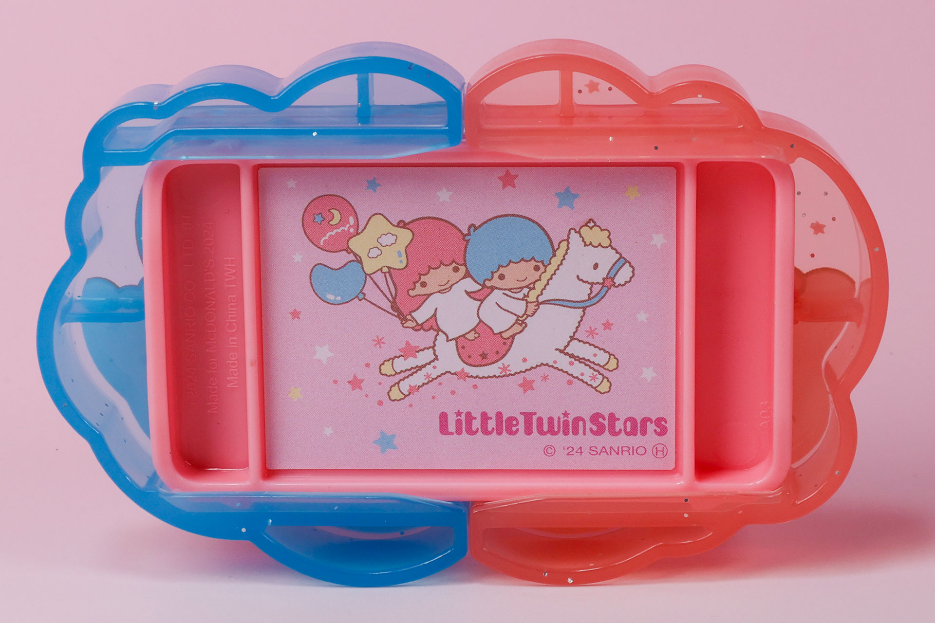 背面側にもイラストが描かれている