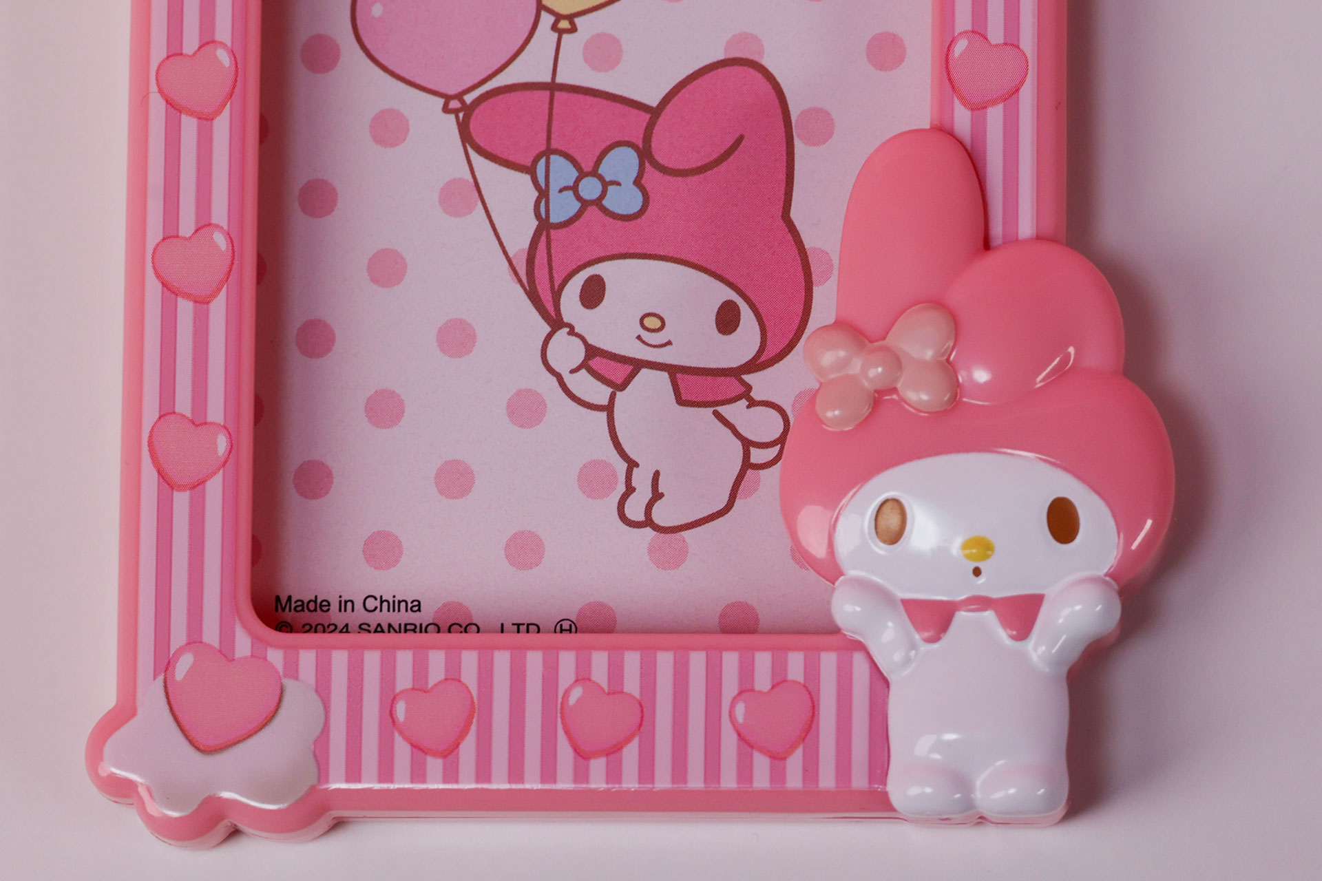 カードホルダーの右下にはマイメロディが付けられている