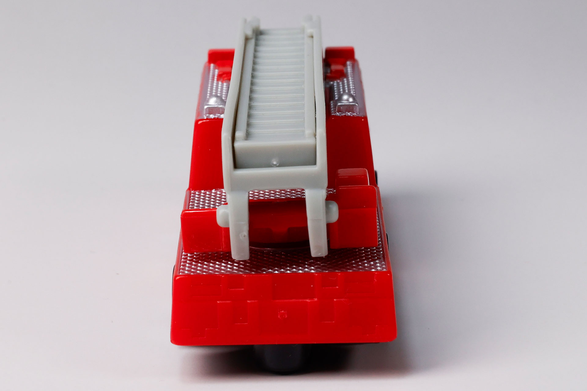 後ろから見ると階段状になっていることがわかる